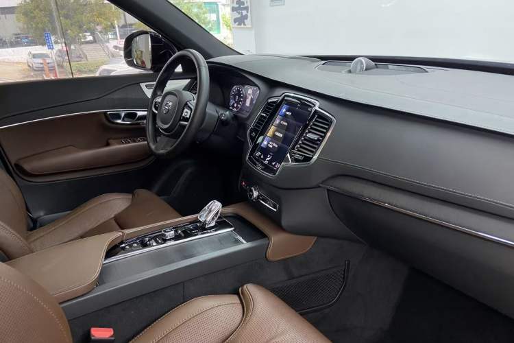 Used Volvo XC90 New Energy 2021 E-Drive Hybrid T8 Luxury Flagship 7-Seater Interior 9