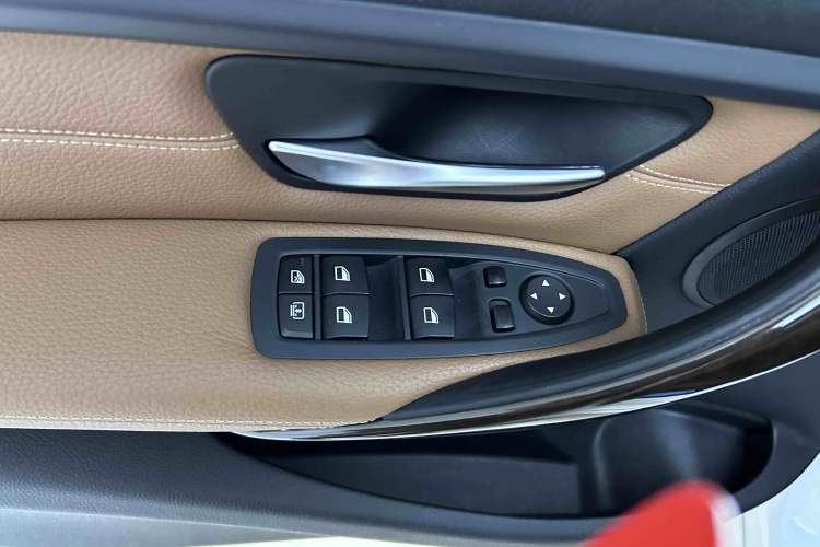 Used BMW 3 Series 2015 320Li Luxury Design Package Interior 7