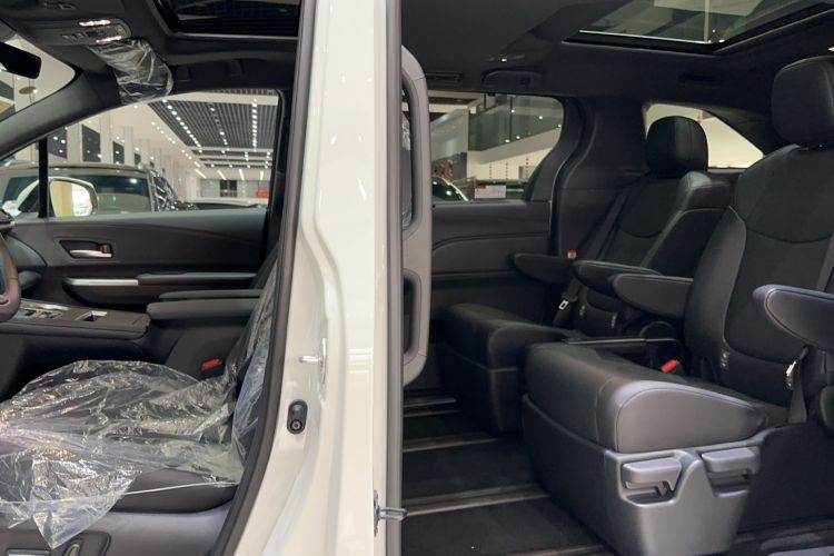 Used Toyota Granvia 2024 2.5L Hybrid Prestige PLUS Edition
