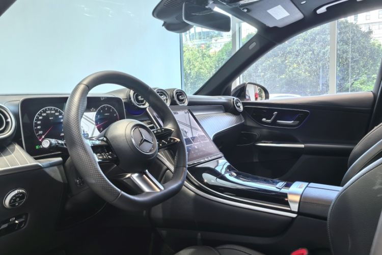 Used Mercedes-Benz GLC 2023 Facelift GLC 260 L 4MATIC Luxury Version 5 Seats