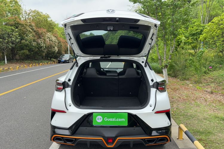 Used CHANGAN UNI-T 2022 1.5T Prestige Version Trunk