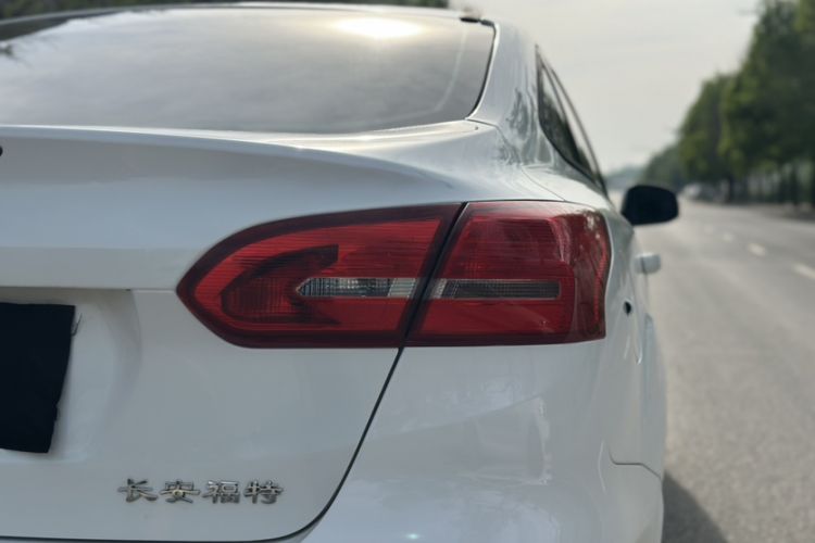 Used Ford Focus 2017 Sedan 1.6L Automatic Comfort Plus SmartDrive Edition Exterior 3