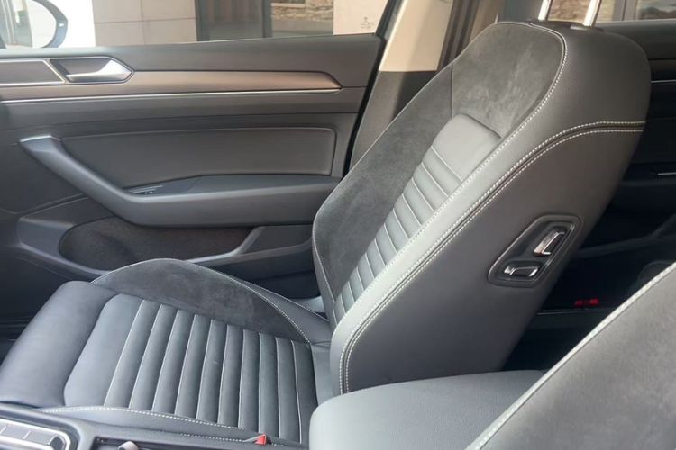 Used Volkswagen Magotan 2020 330TSI DSG Leading Model
