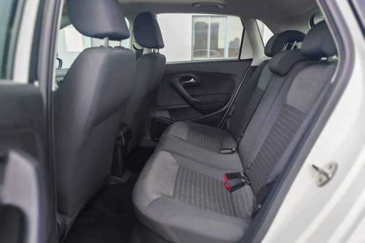 Used Volkswagen Polo 2016 1.6L Automatic Comfort Model Interior 3