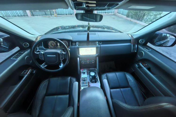 Used Land Rover Range 2017 3.0 SC V6 Vogue Interior 1