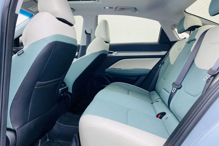 Used Geely Auto Emgrand L HiP 2022 1.5TD-DHT Pro 100KM Super Clean
