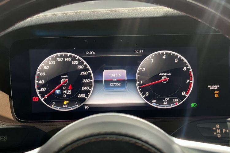 Used Mercedes-Benz Maybach S-Class 2019 Refresh S 450 4MATIC Odometer Close Up