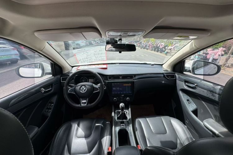 Used Dongfeng Fengon 580 2016 1.5T Manual Luxury Edition Interior 2