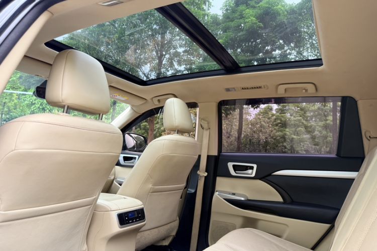 Used Toyota Highlander 2018 2.0T Two-Wheel Drive Luxury Edition 7 Seats China VI Standard Interior 10