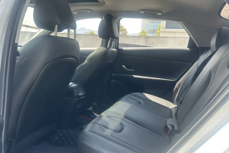 Used Hyundai Elantra 2021 1.5L CVT GLX Elite Edition Interior 4