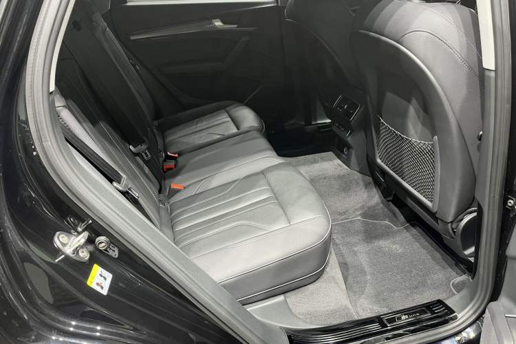 Used Audi Q5L 2022 40T Luxury Dynamic Model Interior 4