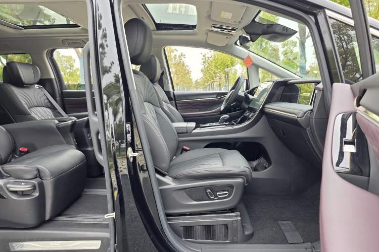 Used GAC Trumpchi M8 2024 Master Series Super Hybrid Edition Interior 6