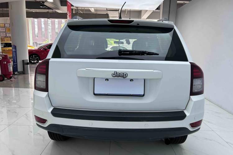 Used Jeep Compass 2015 2.0L two-wheel drive sport version Exterior 5