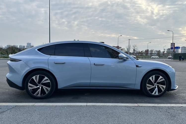 Used Nio ET5 2024 75 kWh Exterior 8