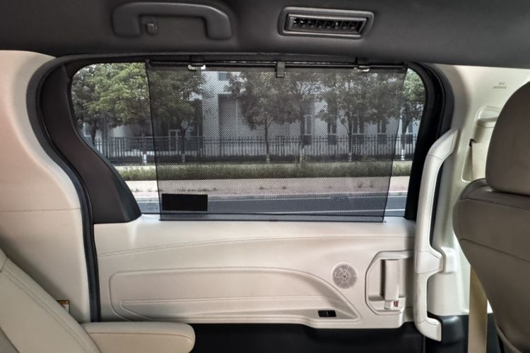 Used Toyota SIENNA 2021 2.5L Hybrid Premium Edition Interior 7