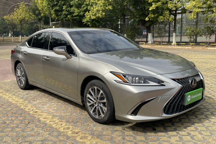 Used Lexus ES 2022 300h Excellence Edition
