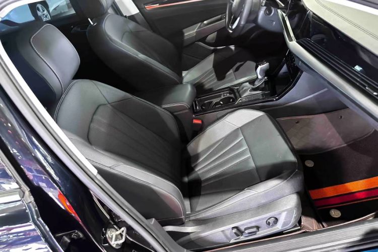 Used Volkswagen Passat 2025 Outstanding Model 330TSI Starry Elite Edition Interior 10