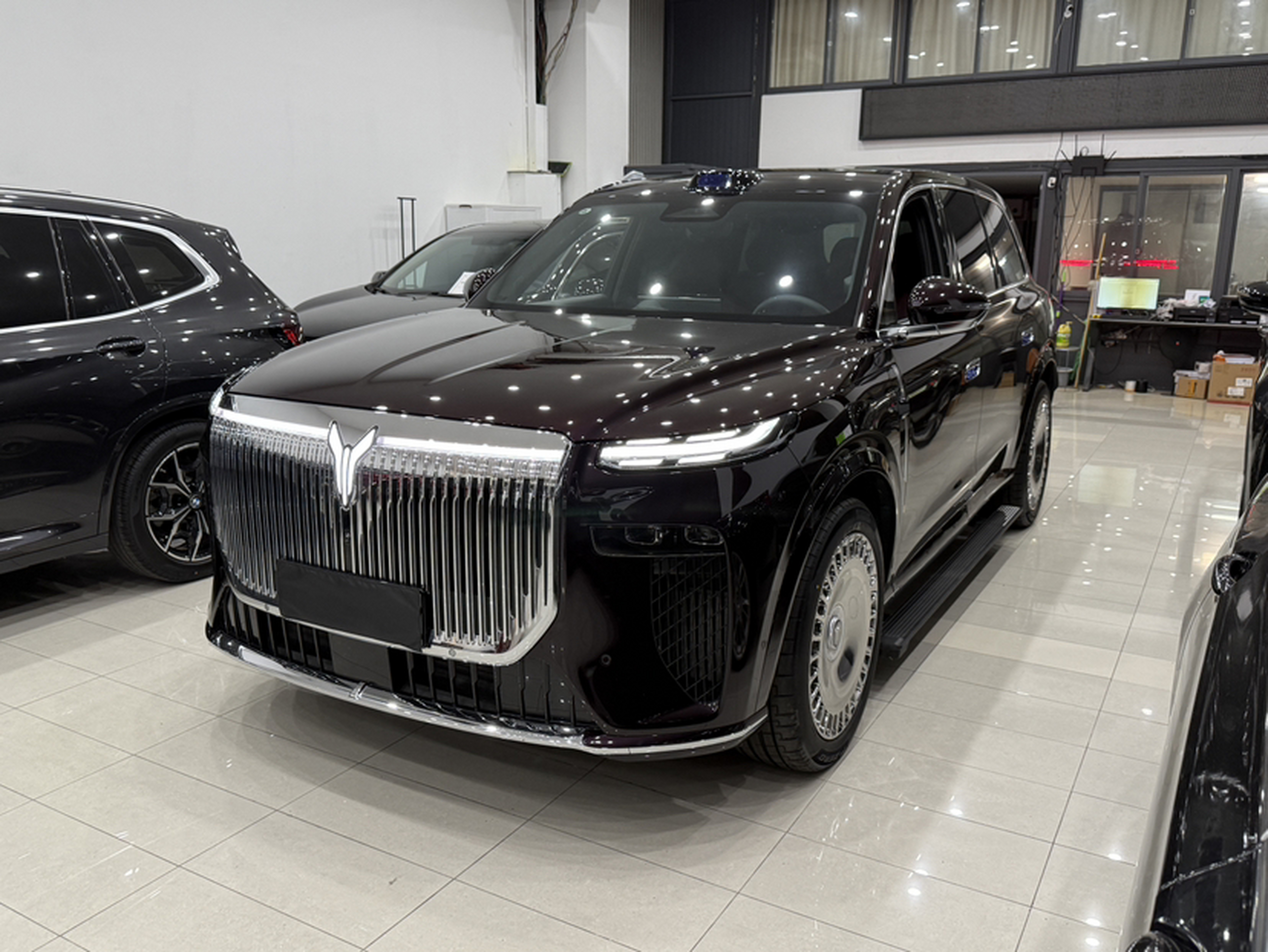 Под передней частью автомобиля