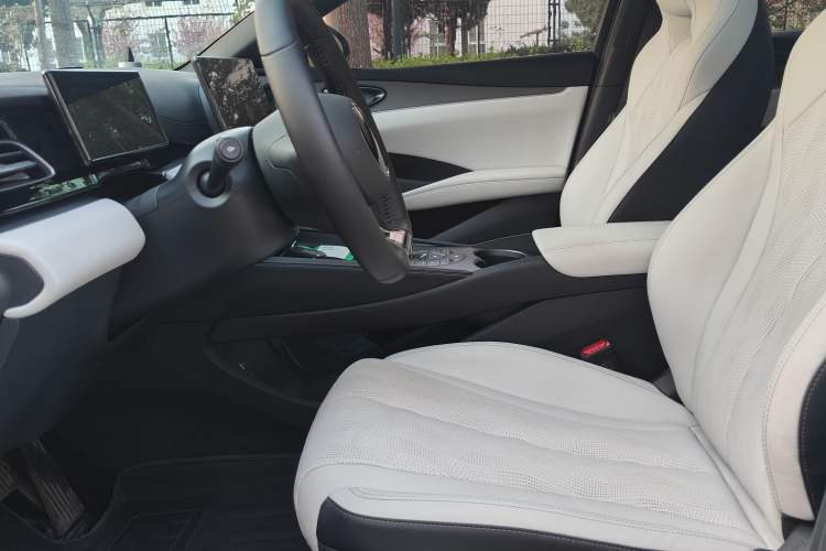 Used BYD Seal 06 New Energy 2024 DM-i 120KM Luxury Model Interior 1