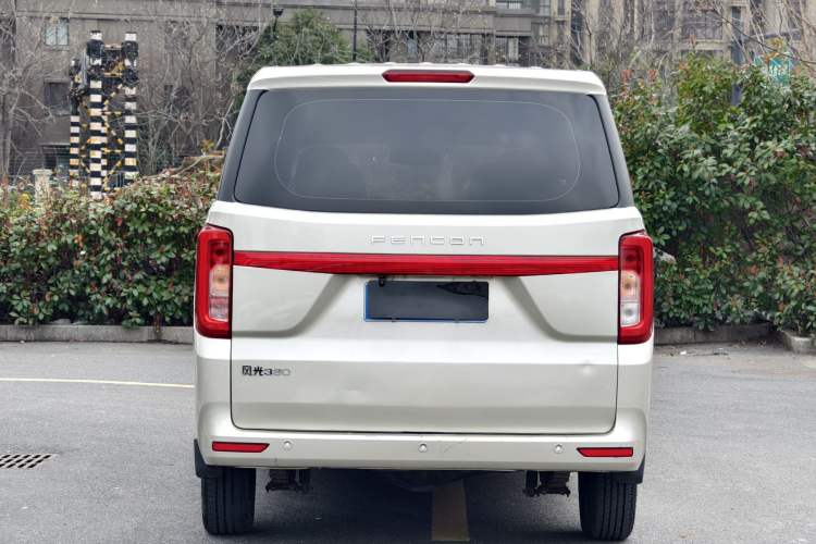 Used Dongfeng Fengon 380 2022 1.5L Comfort-Class Passenger Vehicle (Steel Spring) with 5 Seats