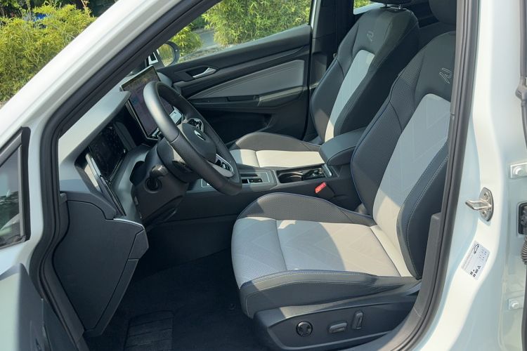 Used Volkswagen Golf 2025 300TSI R-Line Left Front Seat