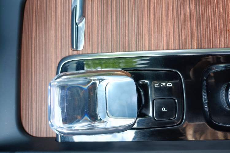 Used Volvo XC60 New Energy 2024 T8 Plug-in Hybrid Long-Range All-Wheel Drive Smart Luxury Edition