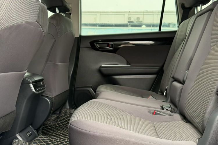 Used Toyota Highlander 2023 2.5L Smart Electric Hybrid Dual-Engine Two-Wheel Drive Elite Version 5 Seats