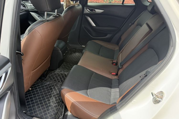 Used Mazda CX-4 2018 2.0L Automatic Two-Wheel Drive Blue Sky Luxury Edition Interior 2