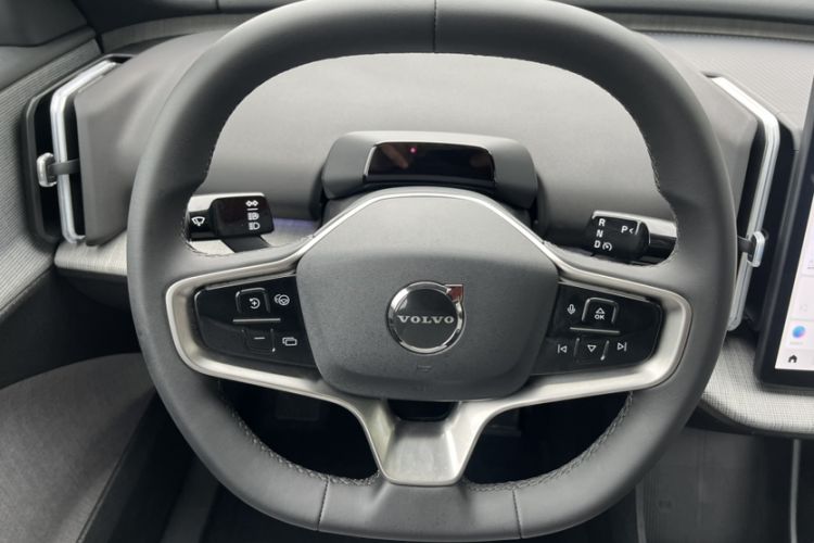 Used Volvo EX30 2025 Rear-Drive Long-Range Version Ultra