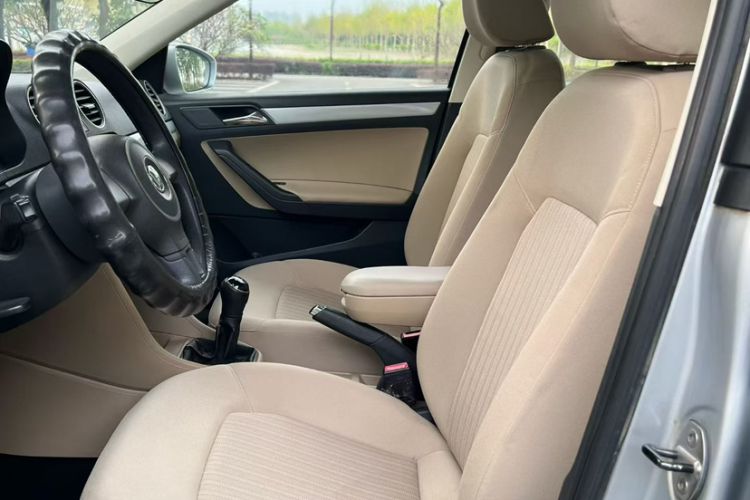 Used Volkswagen Jetta 2013 1.6L Manual Comfort Model Interior 1