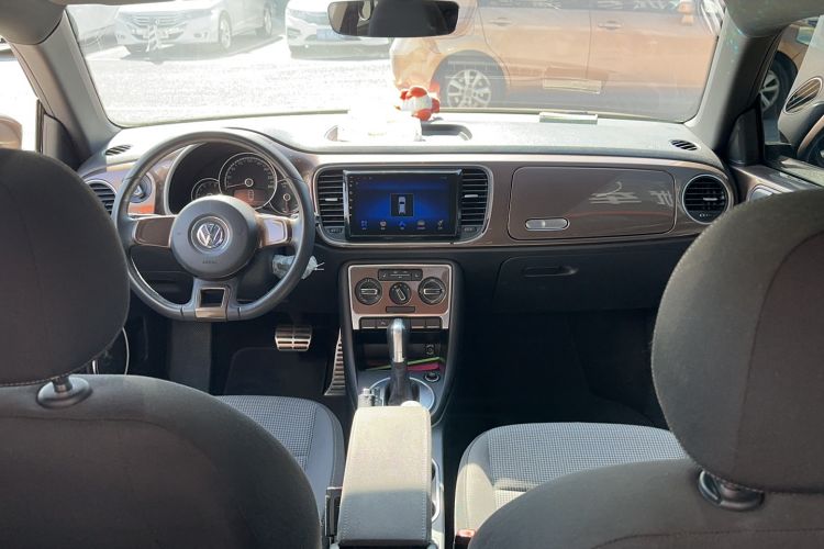 Used Volkswagen Beetle 2015 180TSI model
