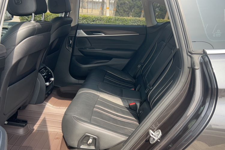 Used BMW 6 Series GT 2020 630i Luxury Design Package Interior 4