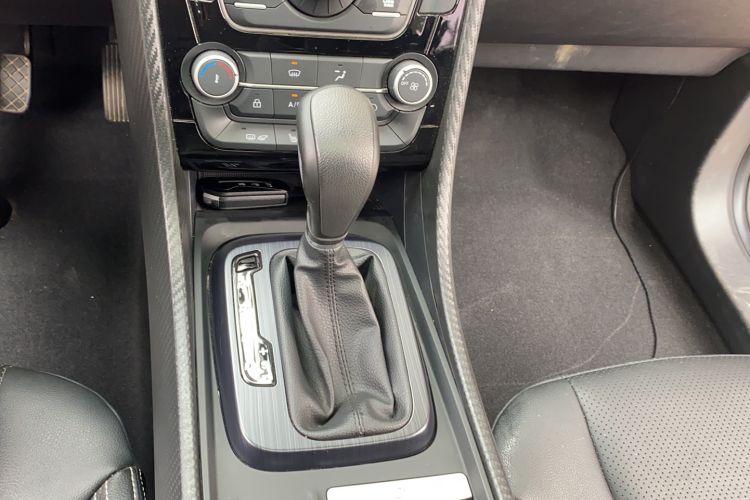 Used JMC Yusheng S330 2016 1.5L GTDi Automatic Two-Wheel Drive Fashion Edition
