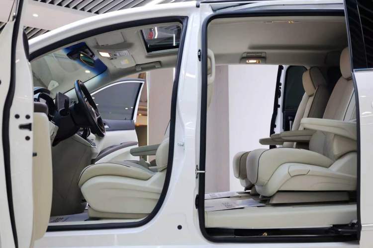 Used Buick GL8 2022 Land Business Class 652T Luxury Model
