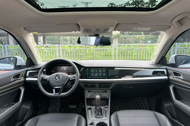 Used Volkswagen Lavida 2021 1.5L Automatic Comfort Edition Interior 3