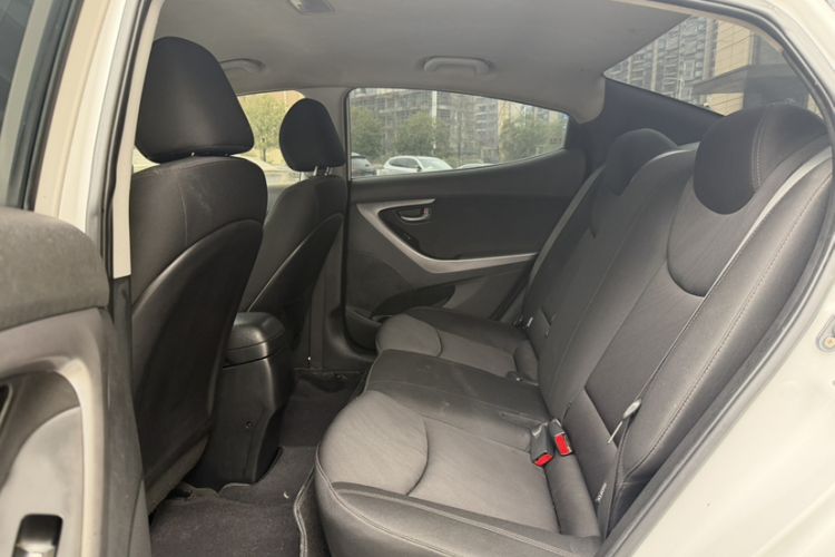 Used Hyundai Elantra (5th Generation / Langdong) 2016 1.6L Automatic Smart Version