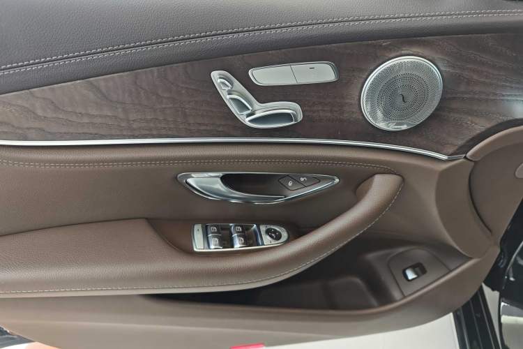 Used Mercedes-Benz E-Class 2020 Facelift E 260 L Interior 9