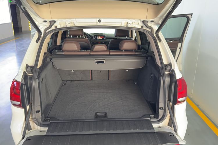 Used BMW X5 2014 xDrive35i Luxury Edition Trunk