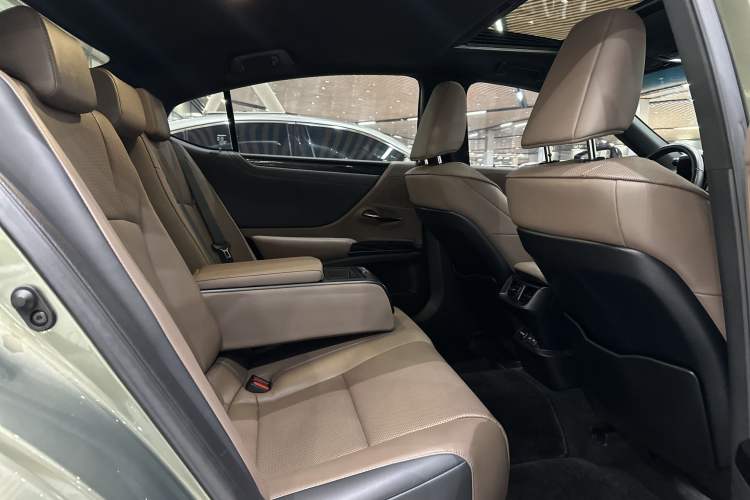 Used Lexus ES 2022 200 Excellence Edition Interior 4