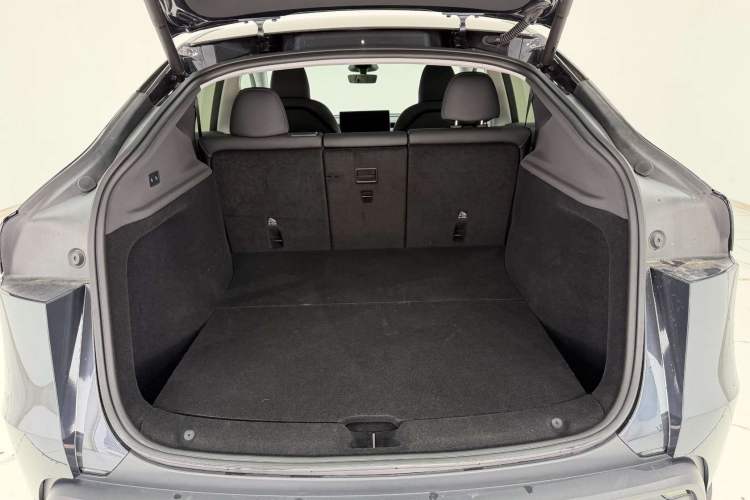 Used Tesla Model Y 2025 Rear-Wheel-Drive Version Trunk