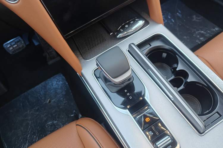 Used Hongqi HS7 PHEV 2025 Model 2.0T PHEV Four-Wheel Drive 2 Million Units Commemorative Edition 6-Seater