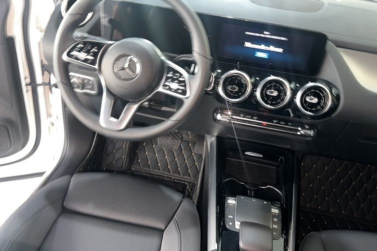 Used Mercedes-Benz GLA 2023 Facelifted GLA 200 Interior 2