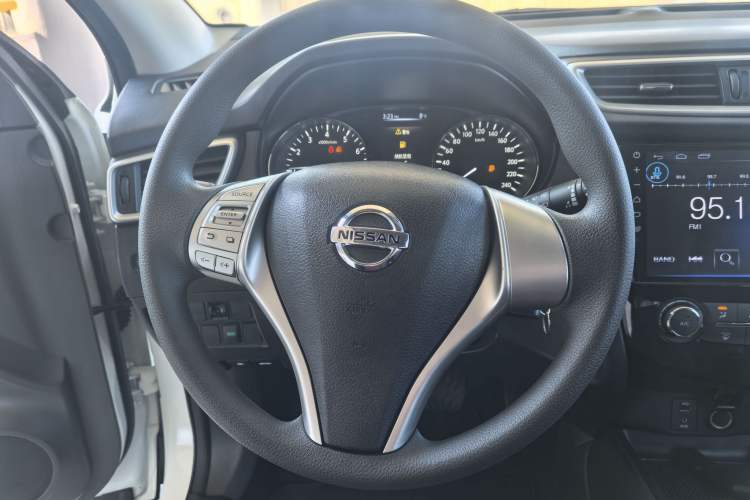 Used Nissan Qashqai 2016 2.0L CVT Elite Edition Interior 2