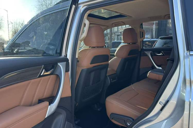 Used Haval H9 2015 2.0T Four-Wheel Drive Luxury 7-Seater Interior 7