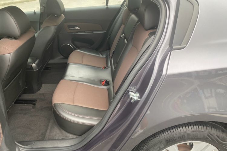 Used Chevrolet Cruze 2013 Hatchback 1.6L Manual Luxury Model
