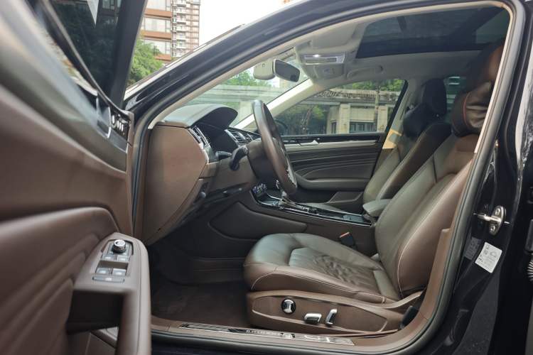 Used Volkswagen Phideon 2021 380TSI Luxury Edition Interior 2