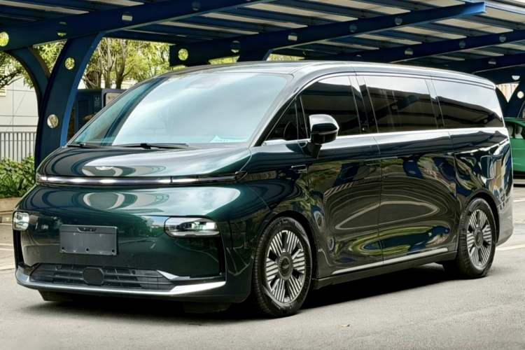 Used Geely Galaxy LEVC L380 2024 140-Degree 6-Seater All-Wheel-Drive Ultra