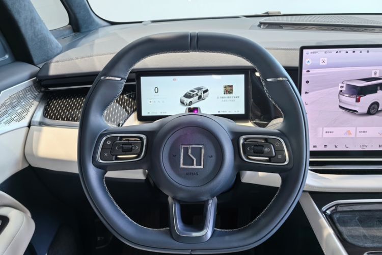 Used Zeekr 009 2024 Six-Seat Executive Version 4WD 108 kWh