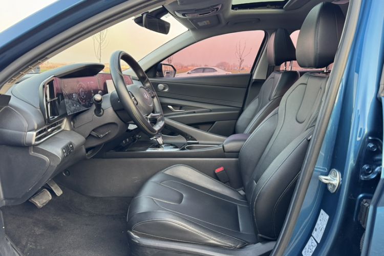 Used Hyundai Elantra 2021 1.5L CVT LUX Prestige Edition
