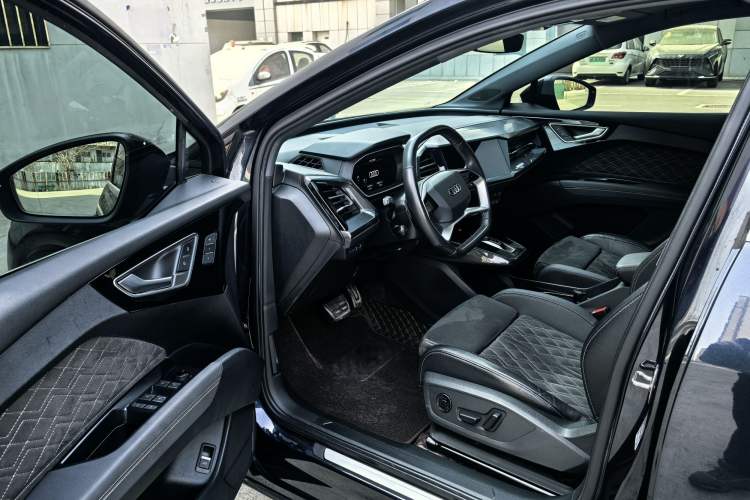 Used Audi Q4 e-tron 2023 50 e-tron quattro Creation Edition
